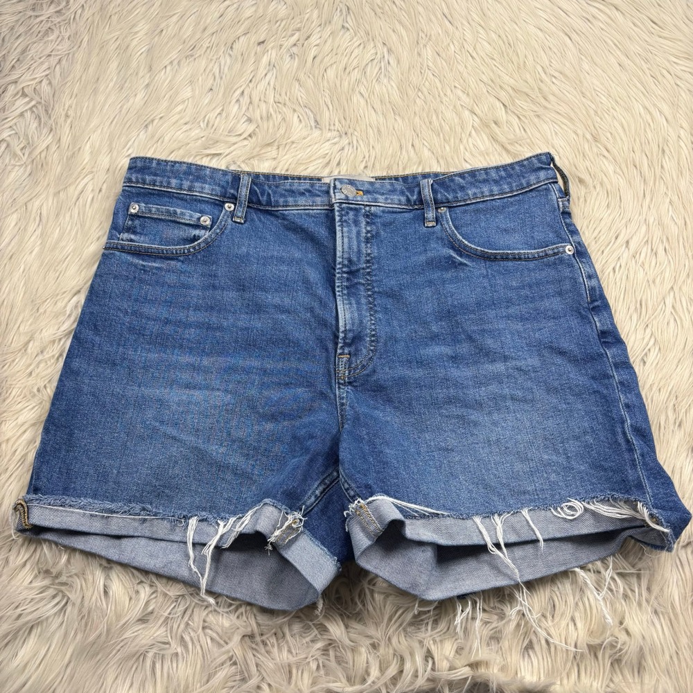 Everlane Women's 33 Medium Wash Cheeky Shorts Denim Cut Off Classic Summer